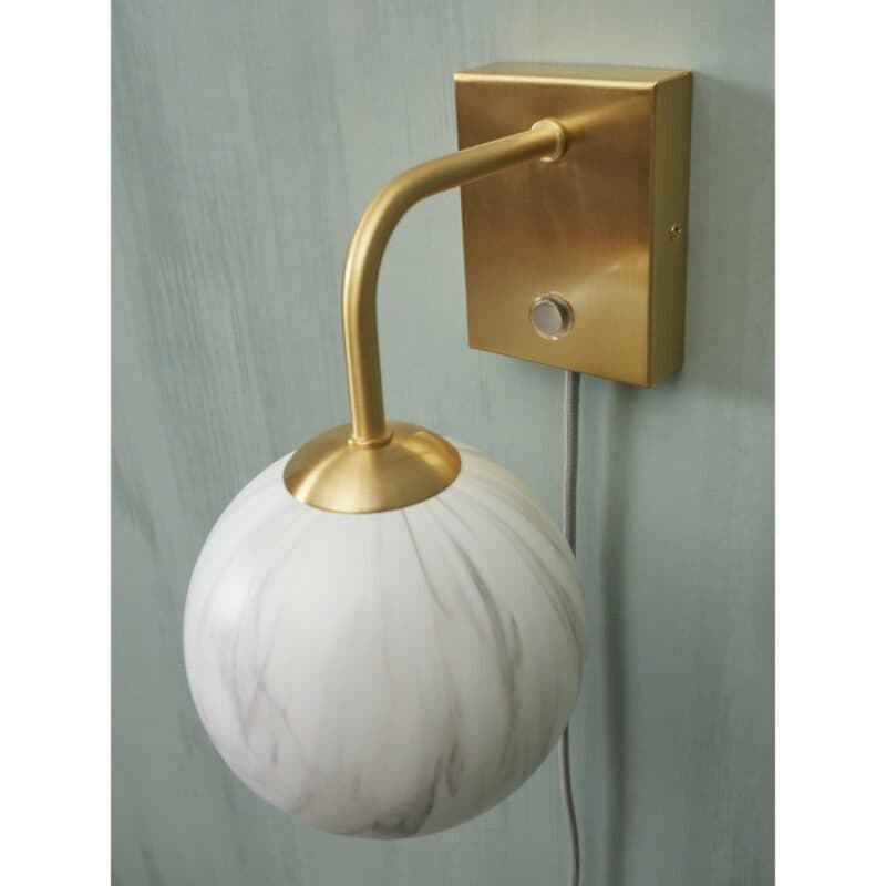 It's about Romi Wandleuchte Carrara in Gold Detailansicht