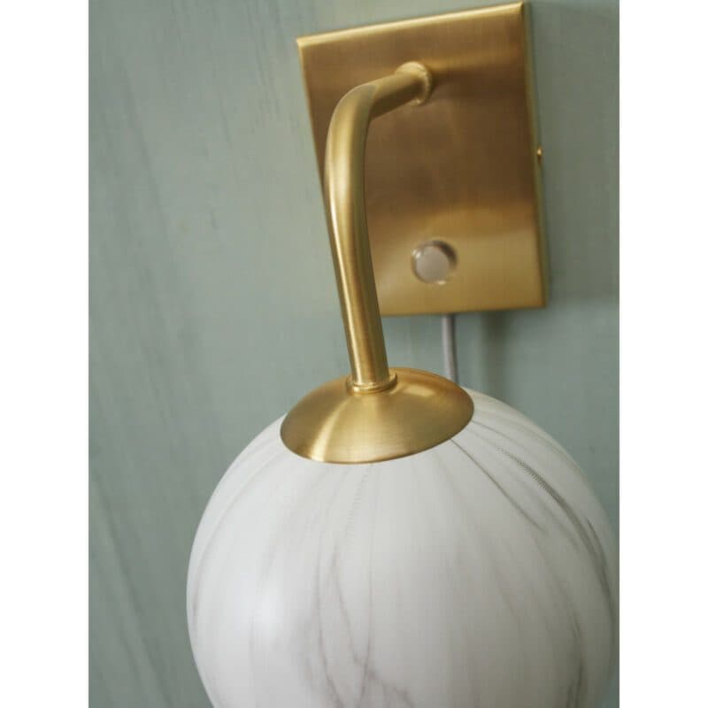 It's about Romi Wandleuchte Carrara in Gold Detailansicht