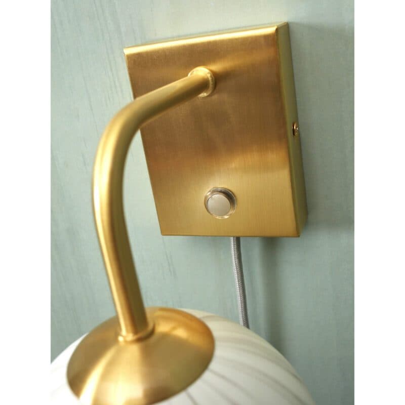 It's about Romi Wandleuchte Carrara in Gold Detailansicht