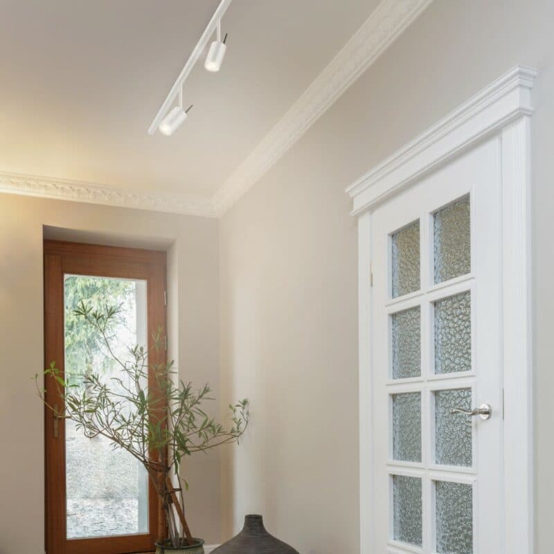 Bruck ALL-IN Schiene mit Star Spots 30°-65° im Wohnbeispiel