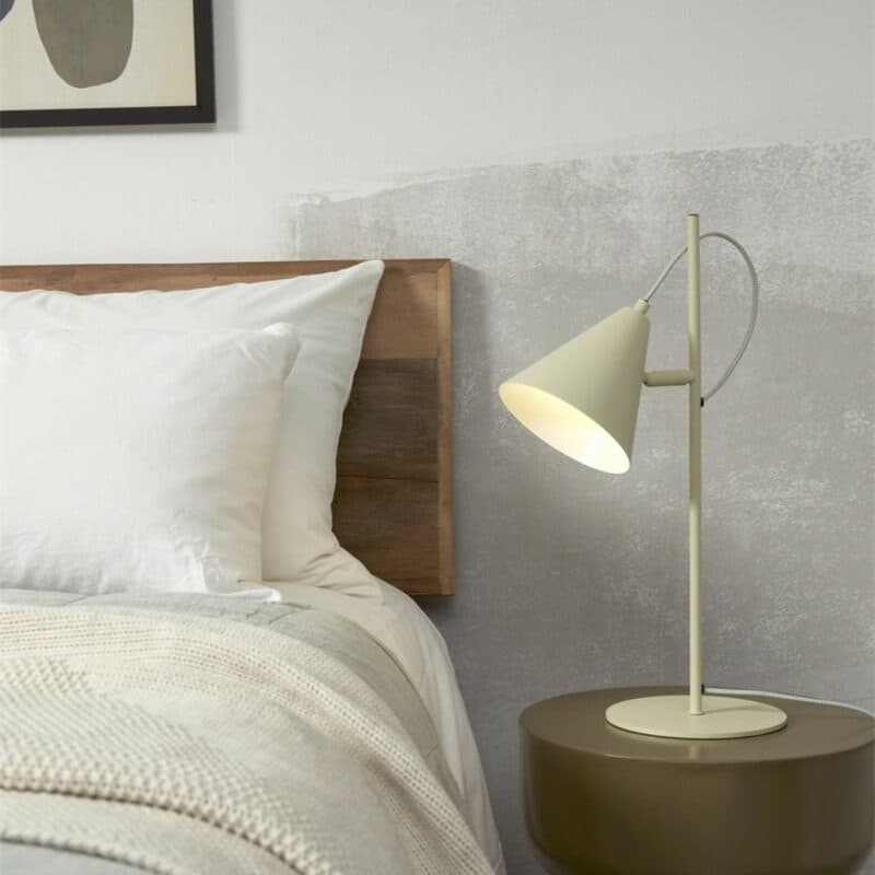 It's about Romi Tischleuchte Lisbon in Soft Green Wohnbeispiel