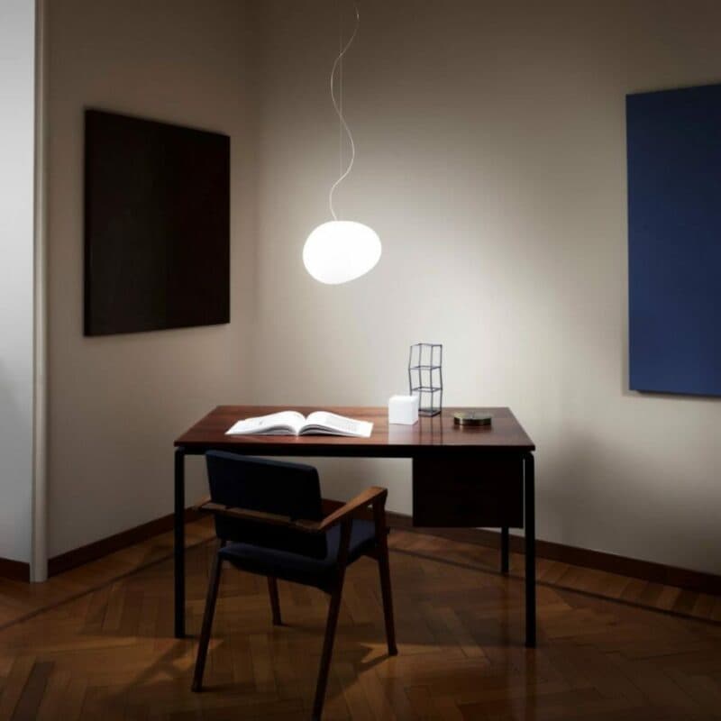 Foscarini Pendelleuchte Gregg LED Media in Weiß als Wohnbeispiel