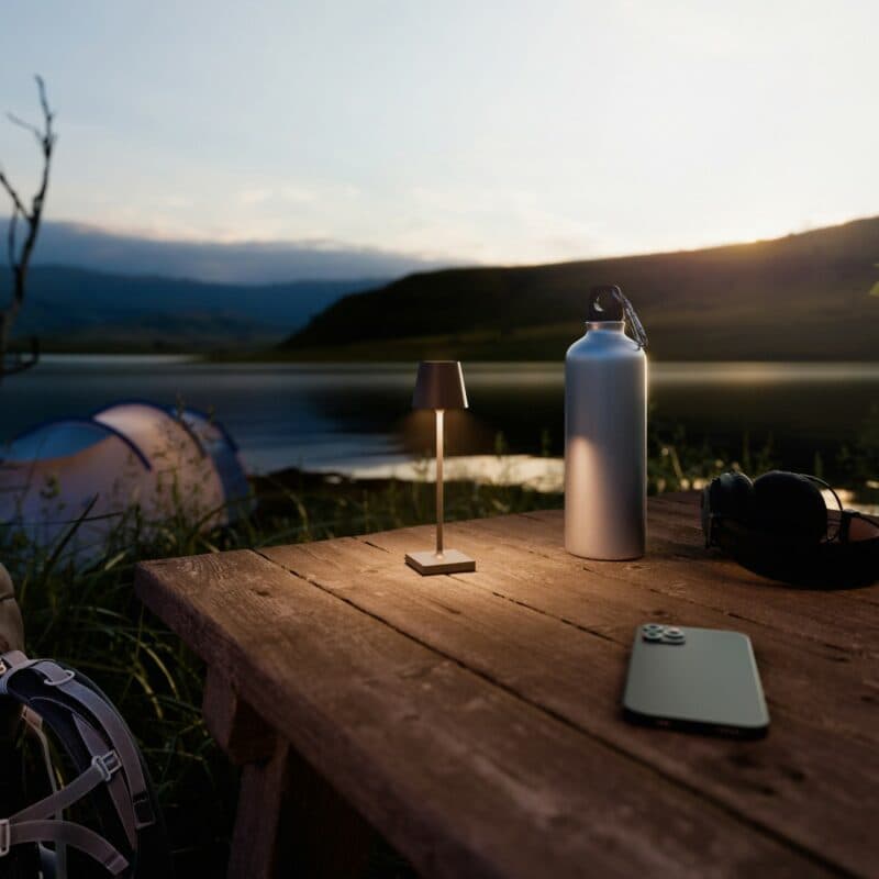 Sigor Akku-Tischleuchte Nuindie pocket in Graphitgrau Ambientebeispiel