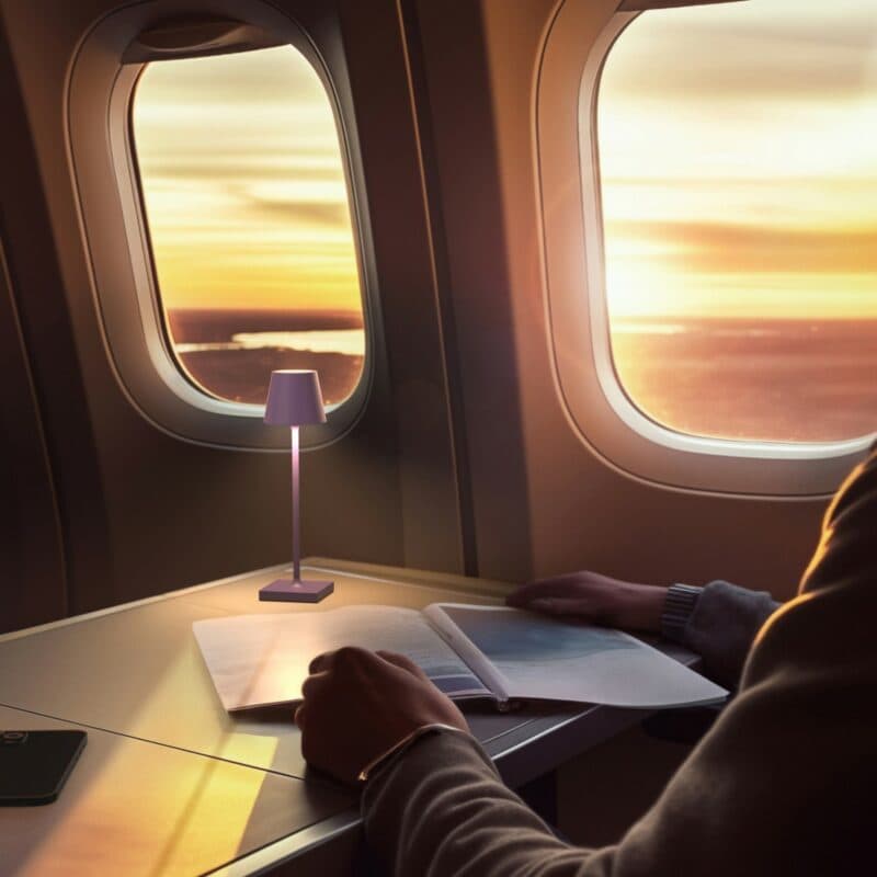 Sigor Akku-Tischleuchte Nuindie pocket in Veilchenlila Ambientebeispiel